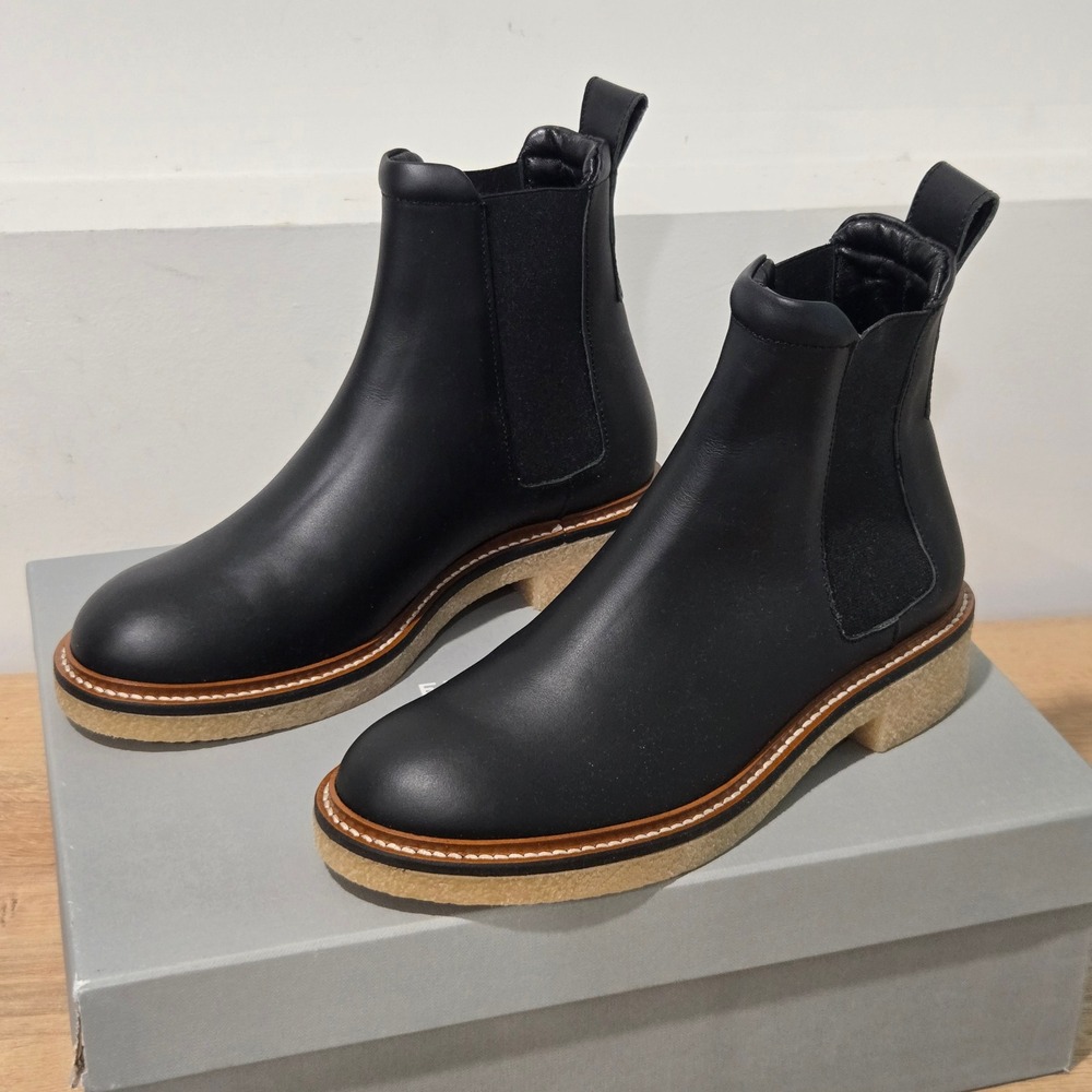 Everlane The Italian Chelsea Boot Womens 5 Black Leather Crepe Sole Modern New‎